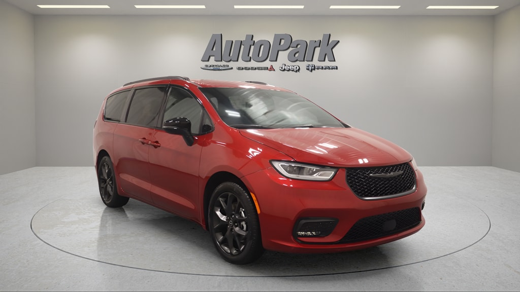 New 2026 Chrysler Pacifica Select Passenger Van