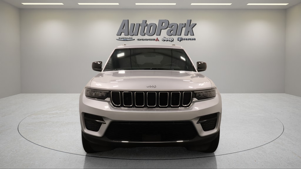 New 2026 Jeep Grand Cherokee Laredo Sport Utility