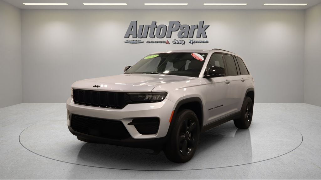 Certified 2024 Jeep Grand Cherokee Laredo SUV