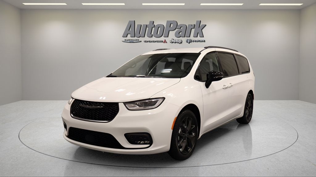 New 2026 Chrysler Pacifica Select Passenger Van