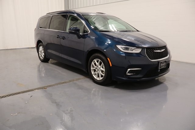 Used 2022 Chrysler Pacifica Touring L with VIN 2C4RC1BG8NR182140 for sale in Plymouth, IN