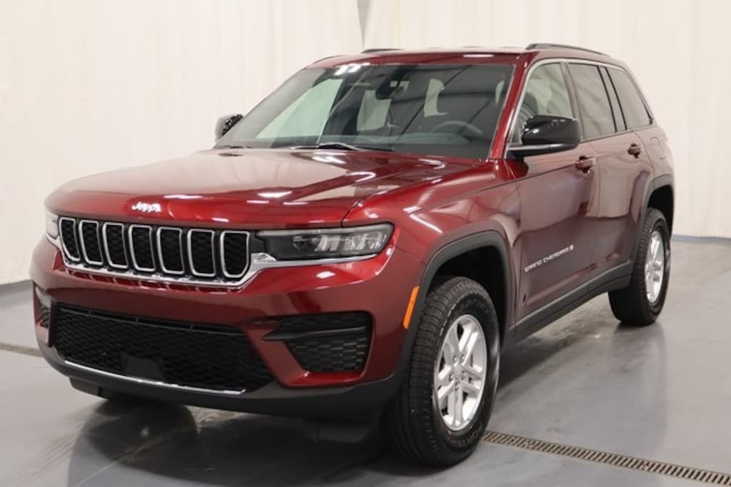 New 2025 Jeep Grand Cherokee Laredo Sport Utility