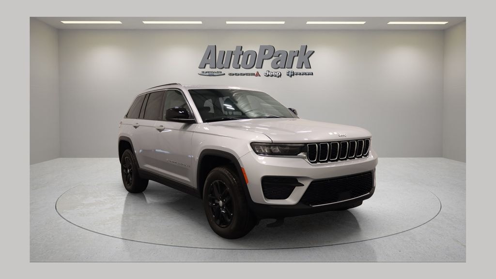 Used 2026 Jeep Grand Cherokee Laredo SUV