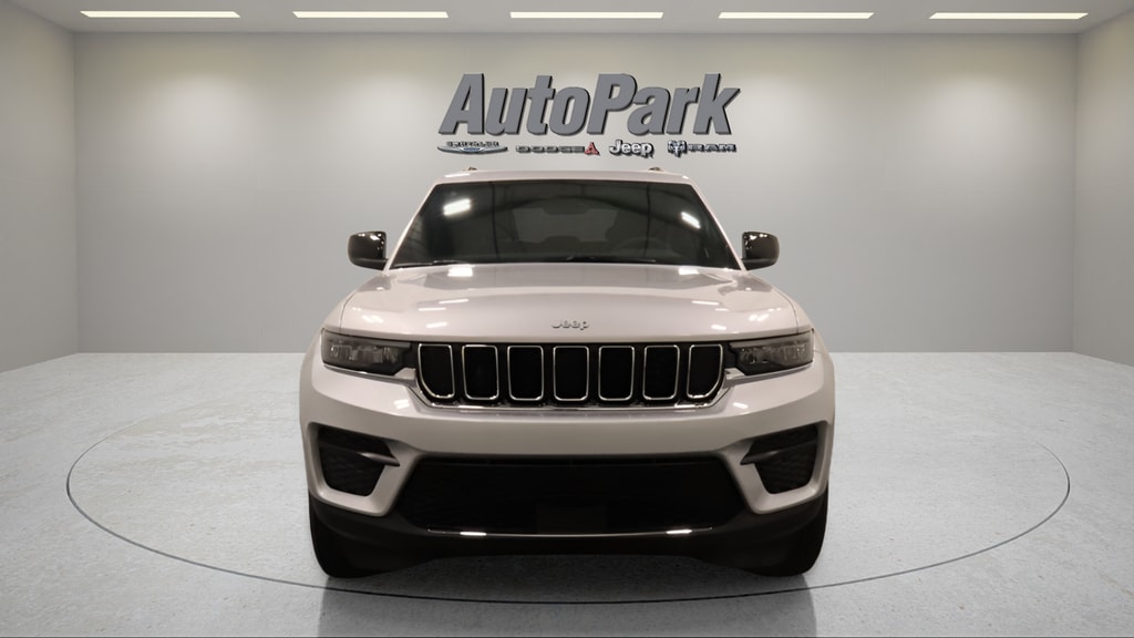 New 2026 Jeep Grand Cherokee Laredo Sport Utility