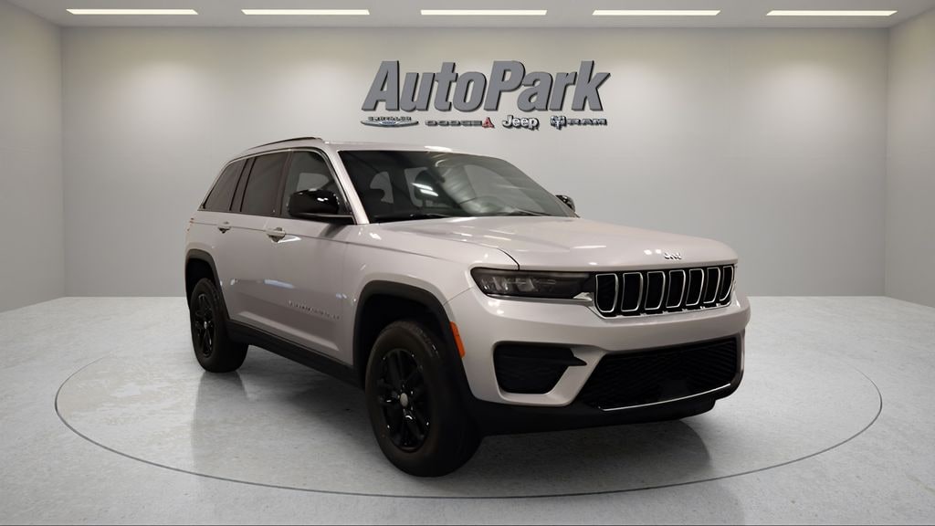 Used 2026 Jeep Grand Cherokee Laredo SUV