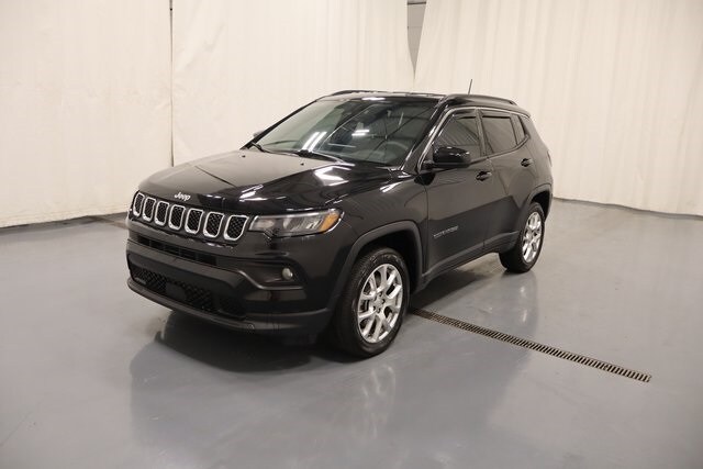 2023 Jeep Compass Latitude Lux photo 4