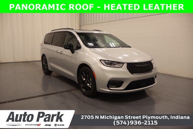 2026 Chrysler Pacifica Limited's photo