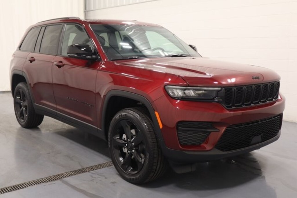 New 2025 Jeep Grand Cherokee Laredo Sport Utility