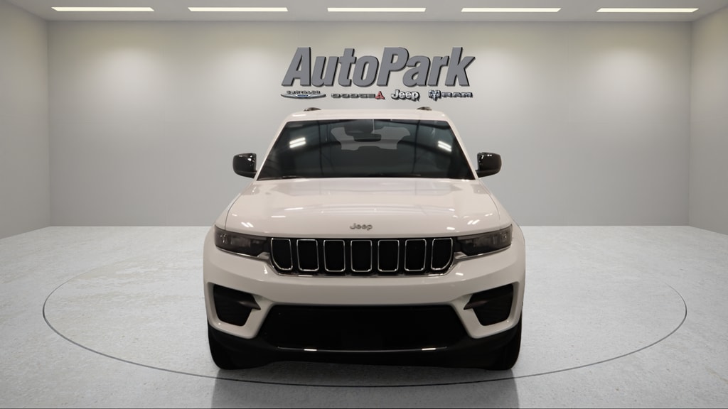 New 2026 Jeep Grand Cherokee Laredo Sport Utility