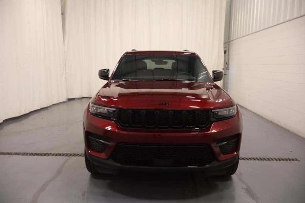 New 2025 Jeep Grand Cherokee Laredo Sport Utility