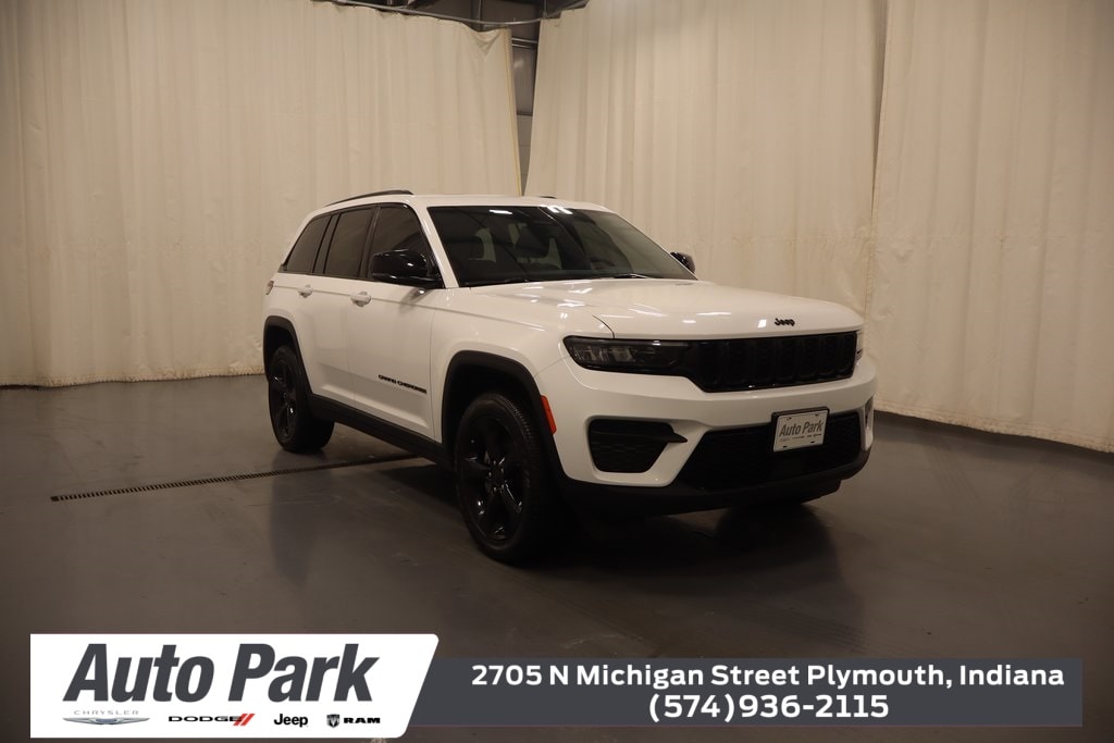 Used 2023 Jeep Grand Cherokee Laredo SUV