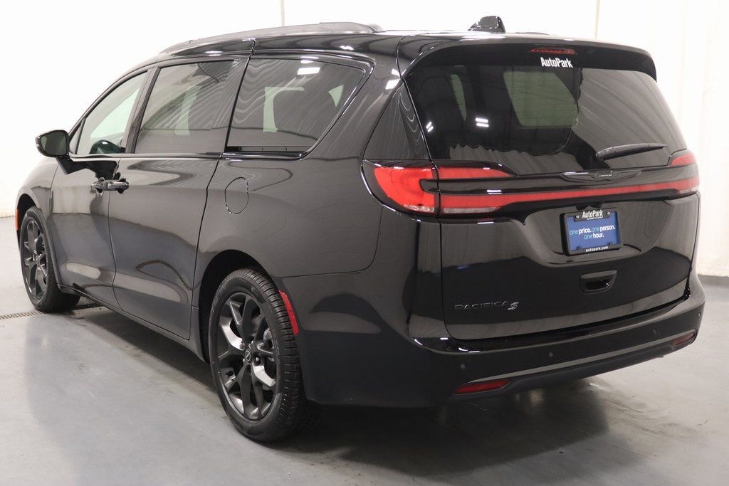 New 2026 Chrysler Pacifica Select Passenger Van