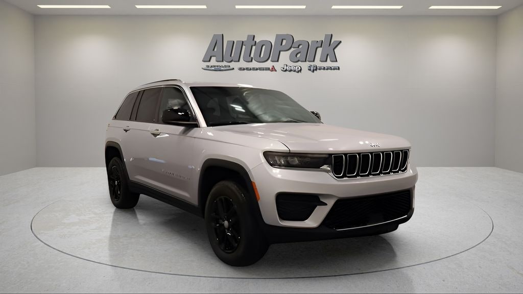 Used 2026 Jeep Grand Cherokee Laredo SUV
