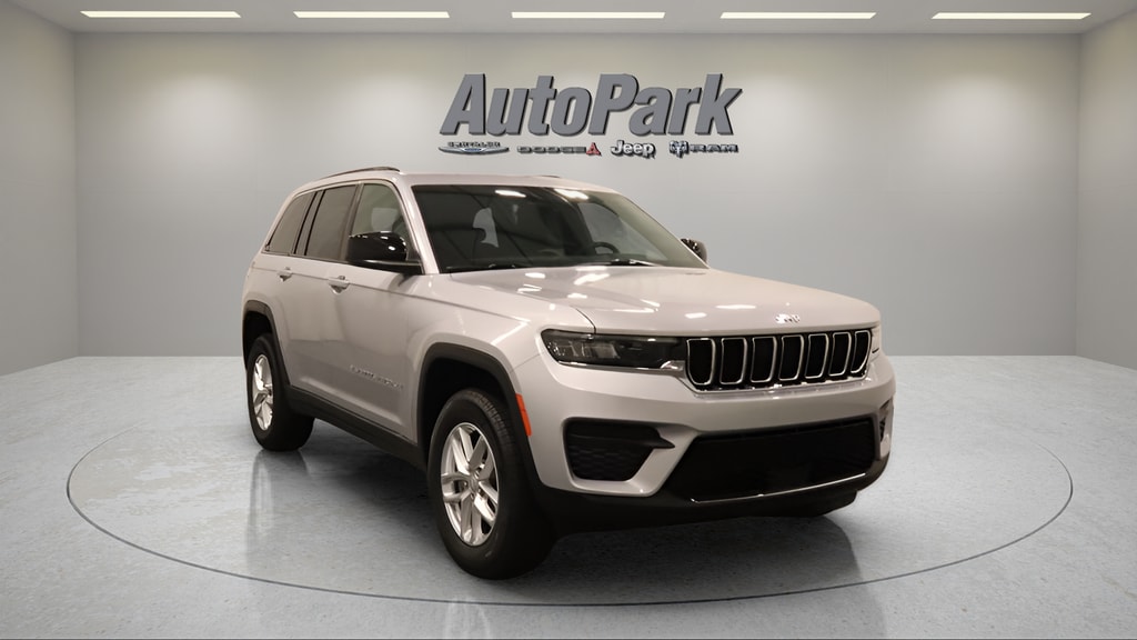 New 2026 Jeep Grand Cherokee Laredo Sport Utility
