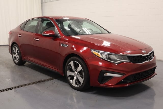 Used 2020 Kia Optima S with VIN 5XXGT4L30LG407323 for sale in Plymouth, IN