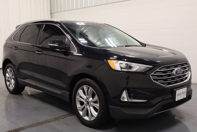 2019 Ford Edge Titanium photo 2