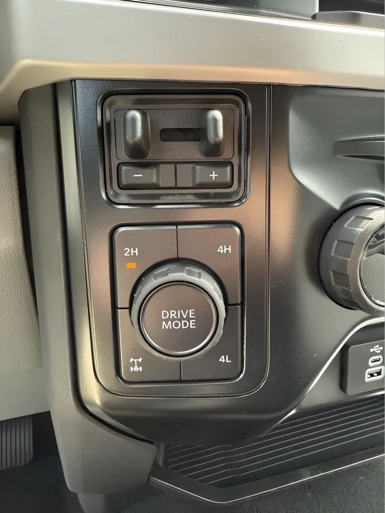 2026 Ford F-350 Super Duty XL - Photo 14