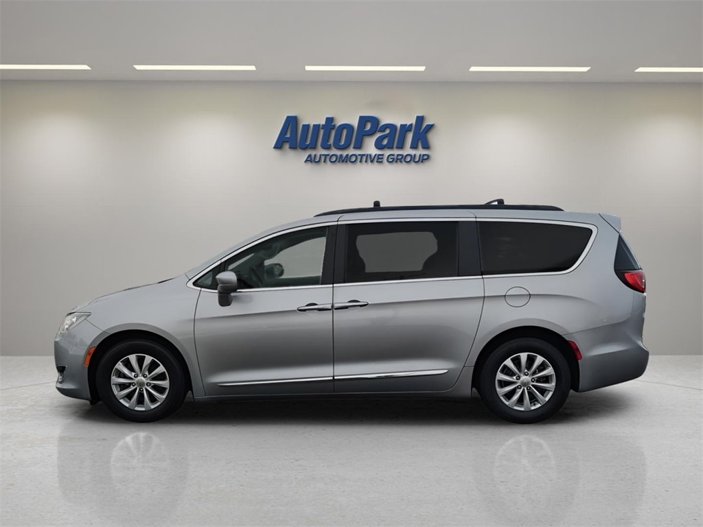 Used 2017 Chrysler Pacifica Touring-L Van