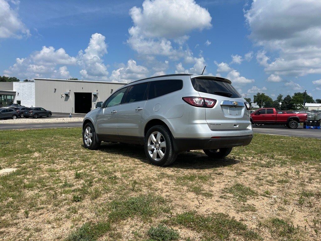 2017 Chevrolet Traverse 1LT photo 3