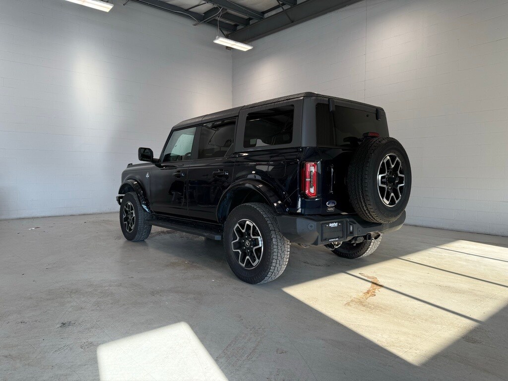 2021 Ford Bronco Outer Banks photo 2