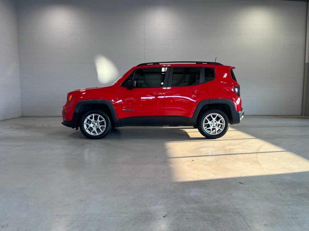 2022 Jeep Renegade Latitude photo 3