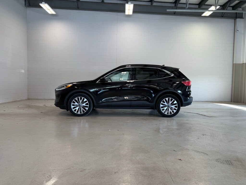 2022 Ford Escape Titanium photo 3