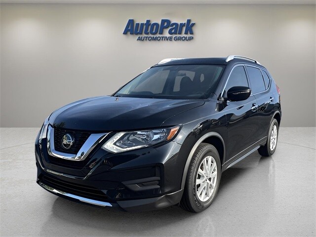 2018 Nissan Rogue SV photo 2