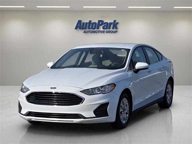 2020 Ford Fusion S photo 3