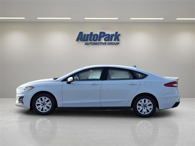 2020 Ford Fusion S photo 4
