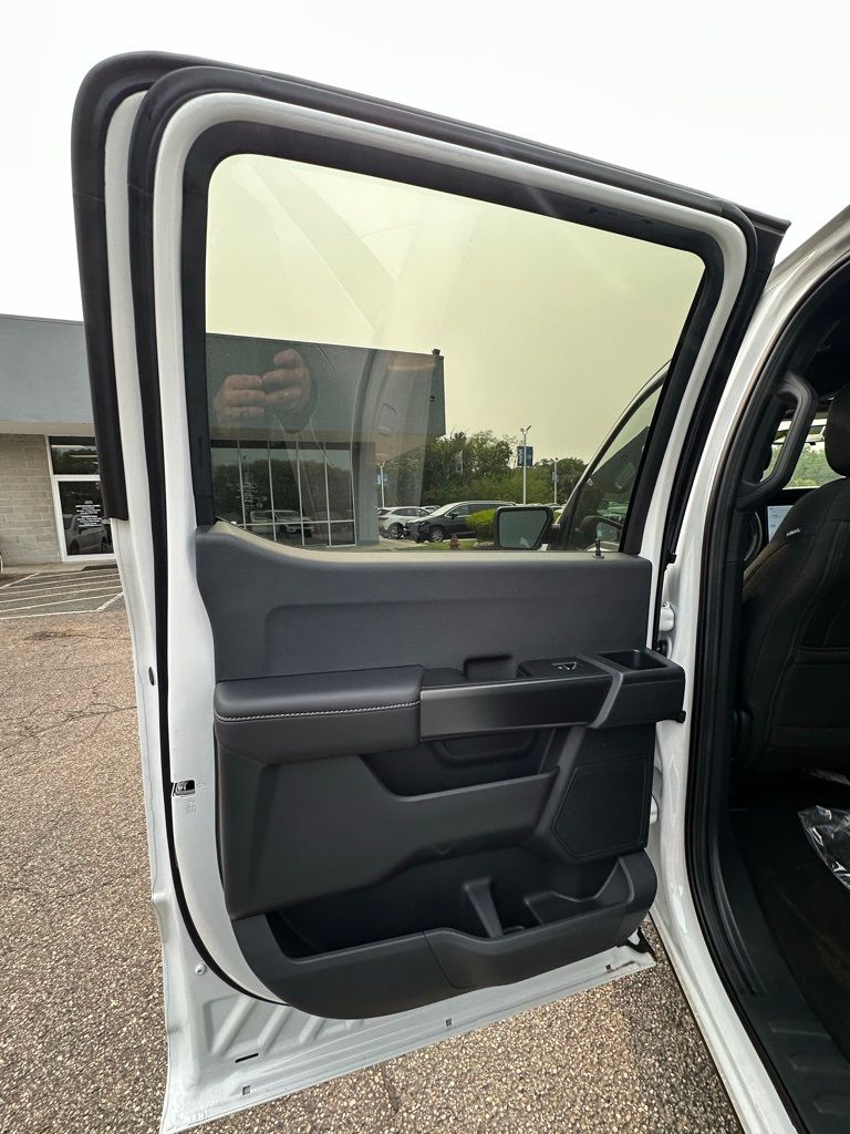 2025 Ford F-150 STX - Photo 10
