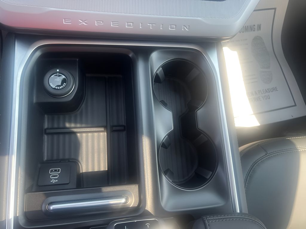 2027 Ford Expedition Active - Photo 25