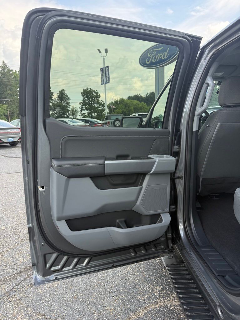 2026 Ford F-150 XLT - Photo 12