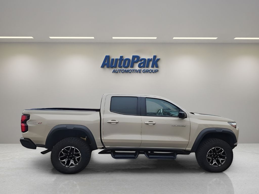2024 Chevrolet Colorado ZR2 - Photo 8