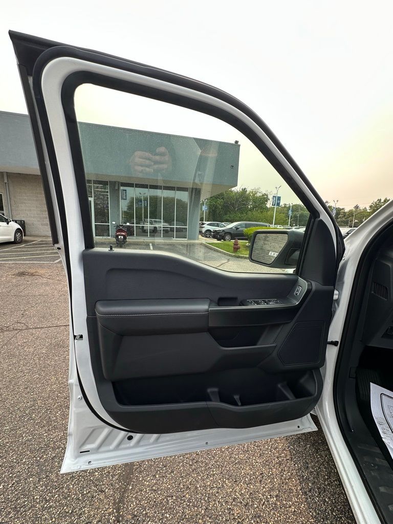 2025 Ford F-150 STX - Photo 8