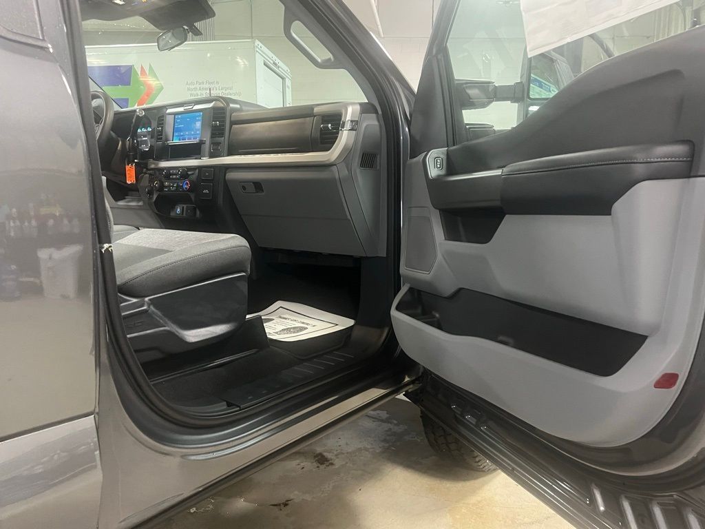 2026 Ford F-350 Super Duty XLT - Photo 40