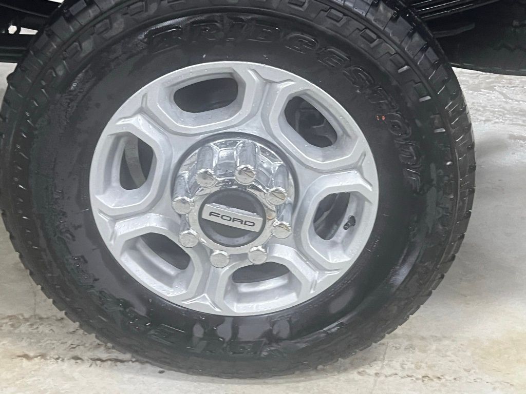 2026 Ford F-350 Super Duty XLT - Photo 12