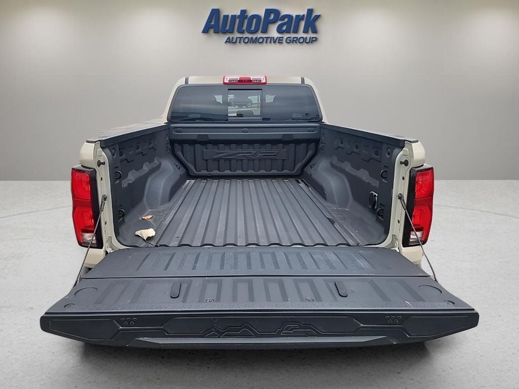 2024 Chevrolet Colorado ZR2 - Photo 9