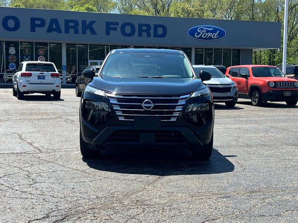Used 2024 Nissan Rogue SV SUV