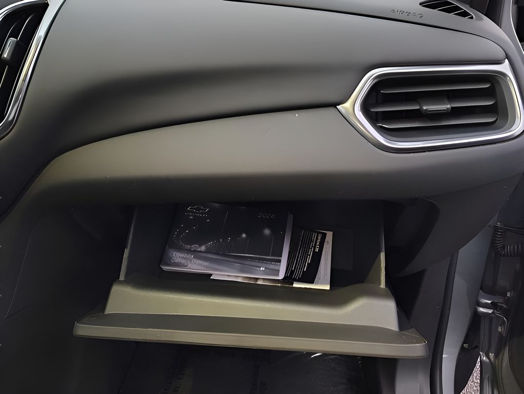 2024 Chevrolet Equinox LT - Photo 34
