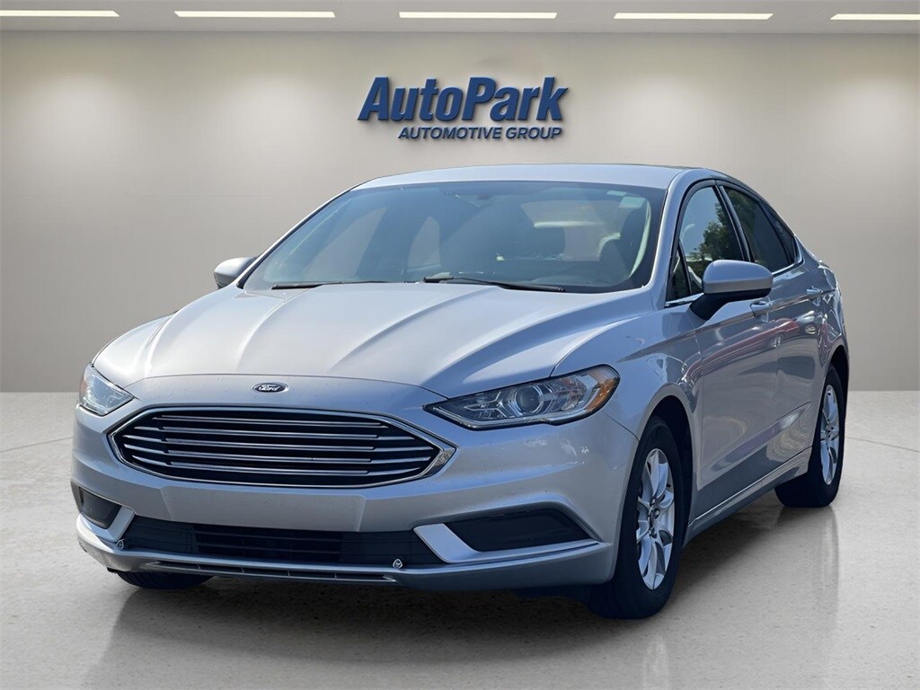 2017 Ford Fusion S photo 3