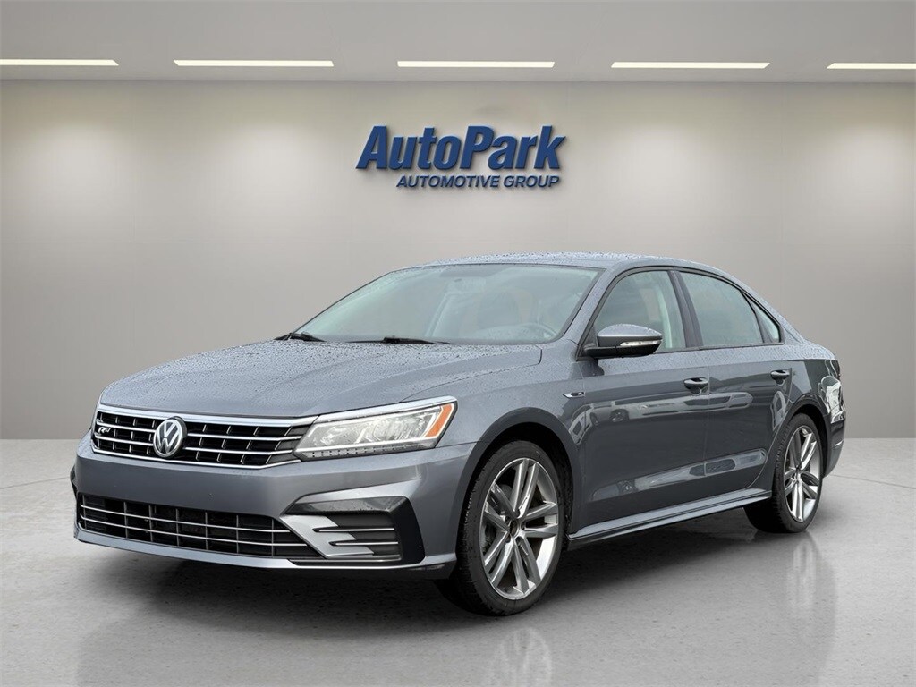 2018 Volkswagen Passat 2.0T R-Line photo 3