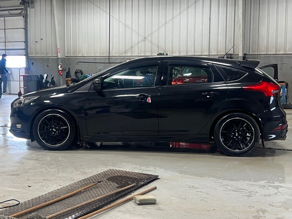 Used 2015 Ford Focus SE Hatchback