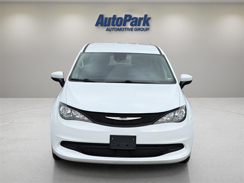 2023 Chrysler Voyager LX photo 2