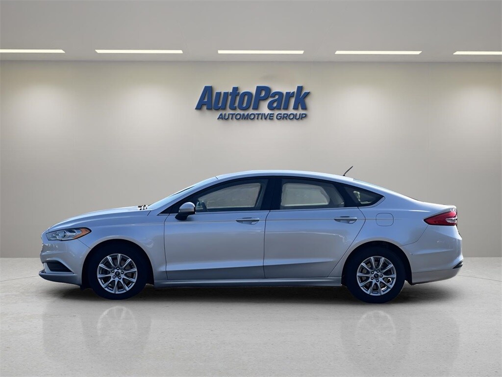 2017 Ford Fusion S photo 4
