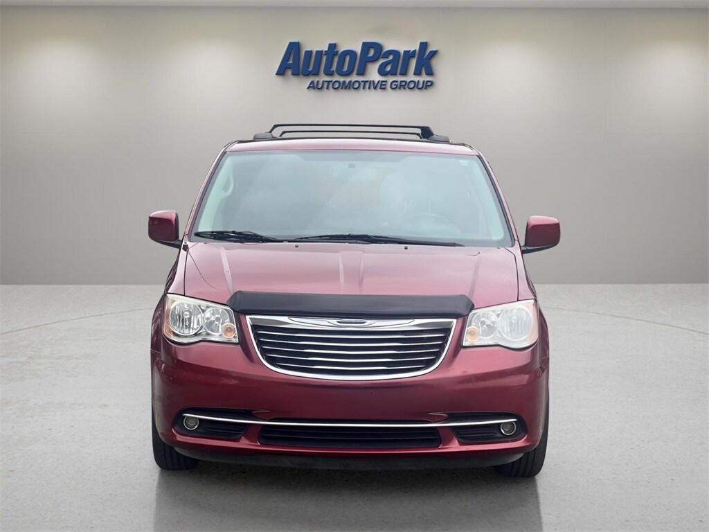 2016 Chrysler Town & Country Touring photo 2