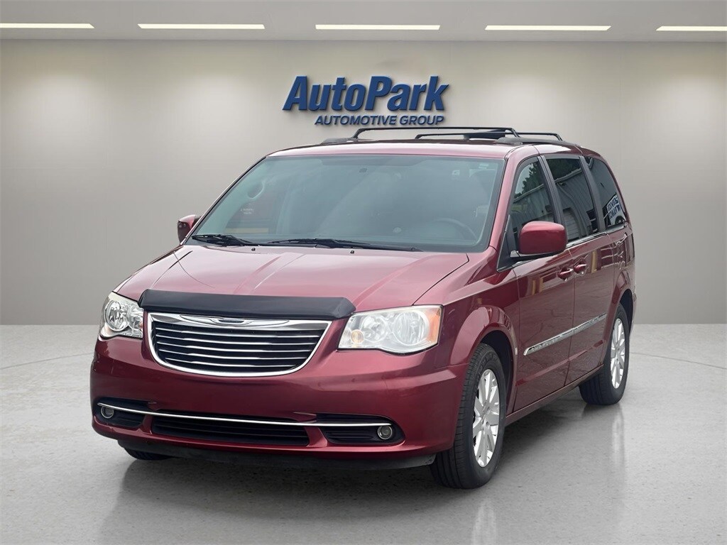 2016 Chrysler Town & Country Touring photo 3