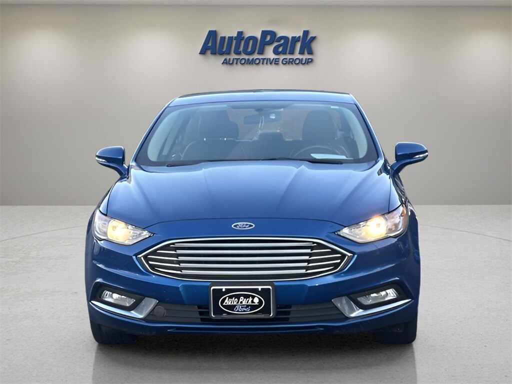 2017 Ford Fusion SE photo 2