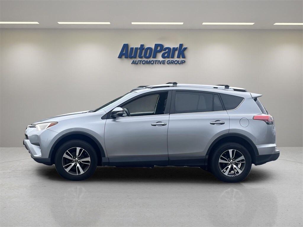 2016 Toyota RAV4 XLE photo 3