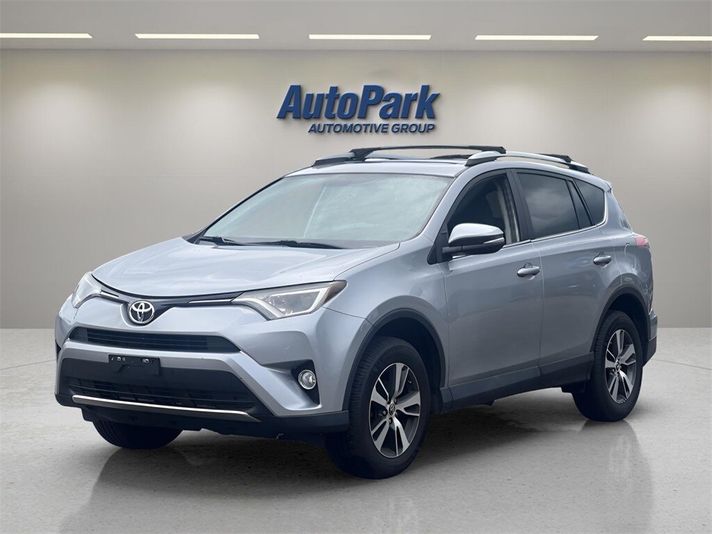 2016 Toyota RAV4 XLE photo 2