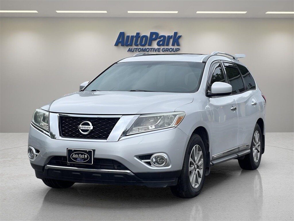 2013 Nissan Pathfinder SL photo 3